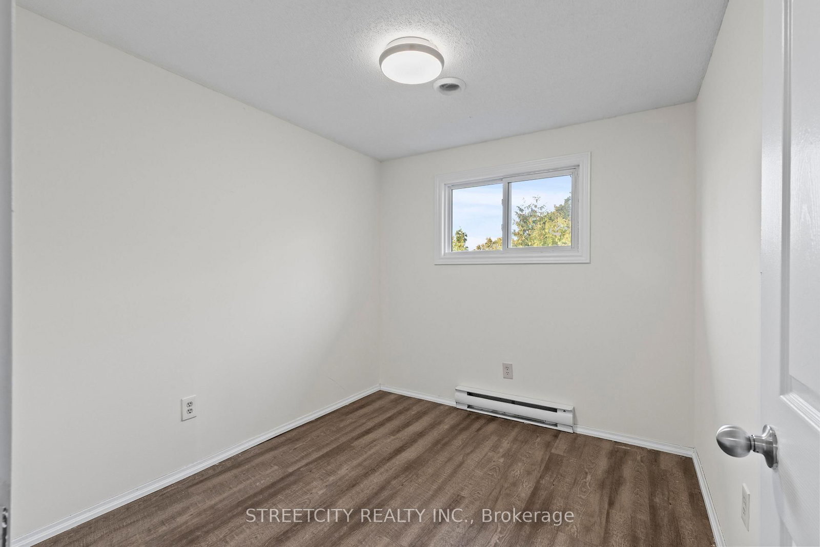 Townhouse for sale at 36-577 Third Street, London East, Ontario, N5V 4B9 - East H - MLS: X12944036