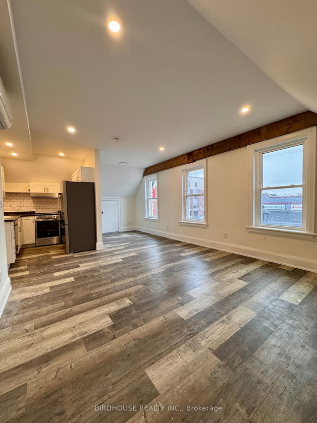 19 Cambridge Street S