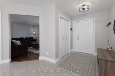 12 MEADOWRIDGE Drive — photo 5
