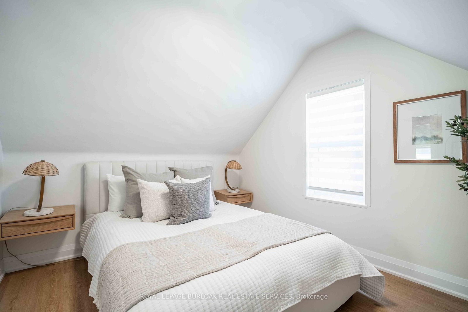 Detached House for sale at 51 East 23rd Street, Hamilton, Ontario, L8V 2W5 - Eastmount - MLS: X12944716