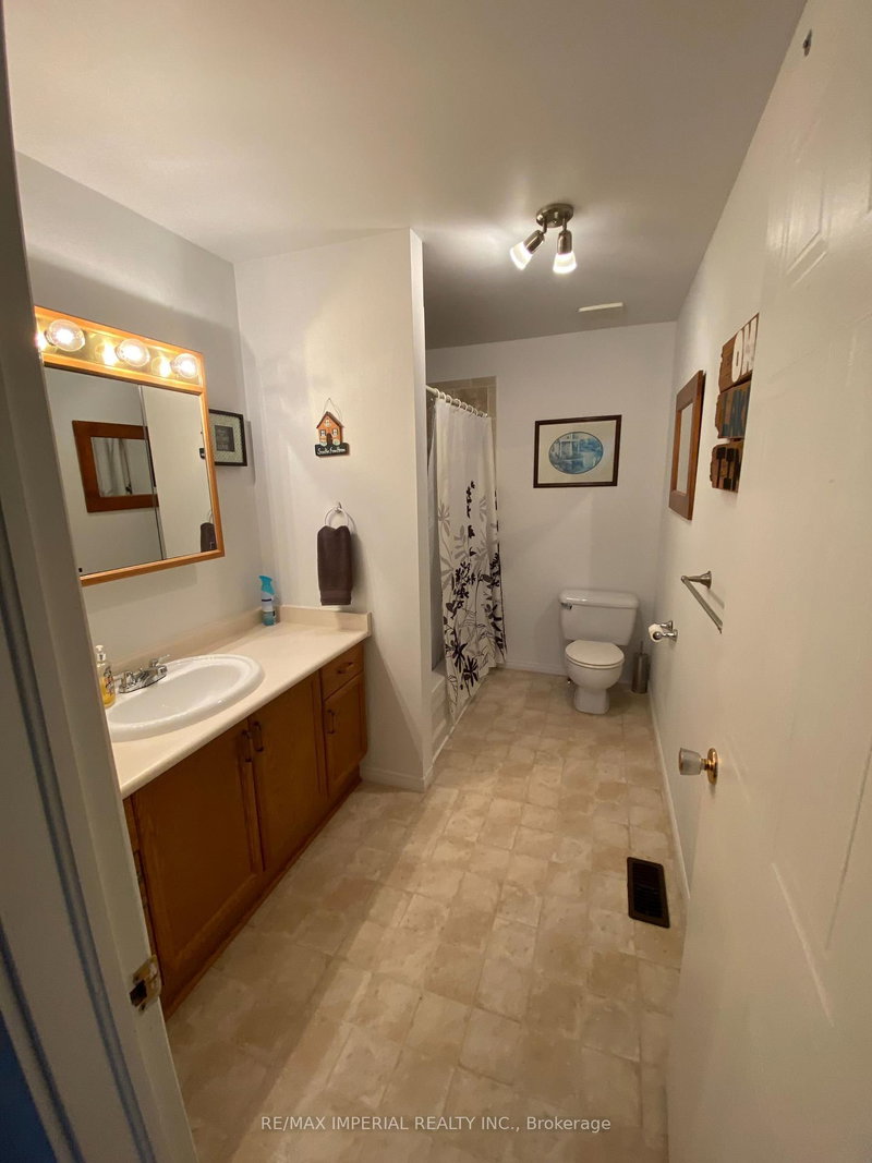 UNIT 2 - 18 Helen St, Kawartha Lakes, K0M 1A0 | Image 2