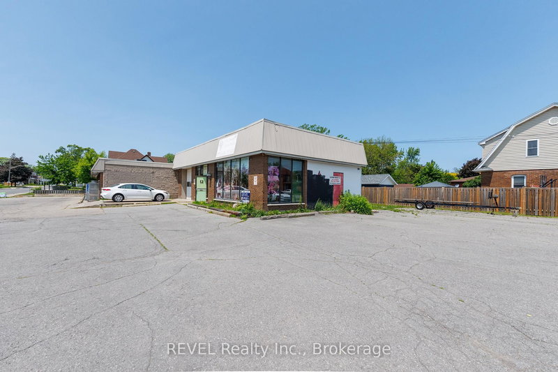 4957 Bridge St, Niagara Falls, L2E 2S4 | Image 3