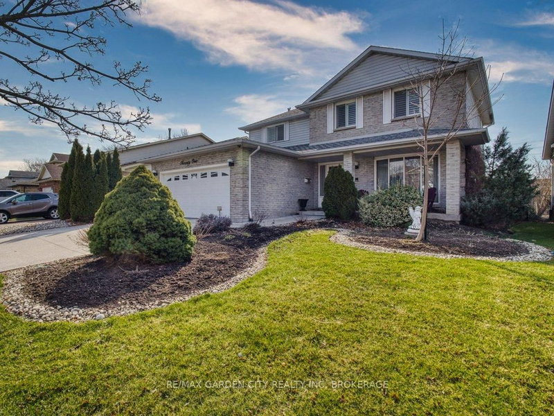 21 Bascary Cres, St. Catharines, L2S 3M7 | Image 2