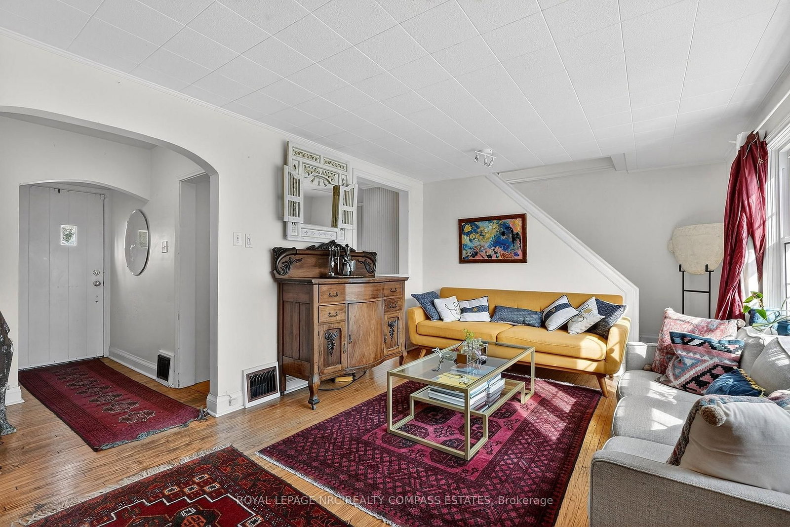 Detached House for sale at 31 Queen Mary Drive, St. Catharines, Ontario, L2R 2J3 - Downtown - MLS: X12945160