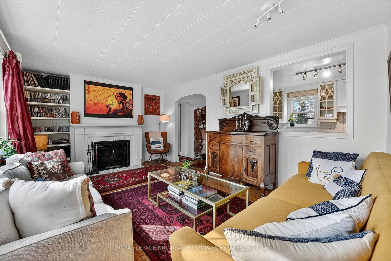 Detached House for sale at 31 Queen Mary Drive, St. Catharines, Ontario, L2R 2J3 - Downtown - MLS: X12945160