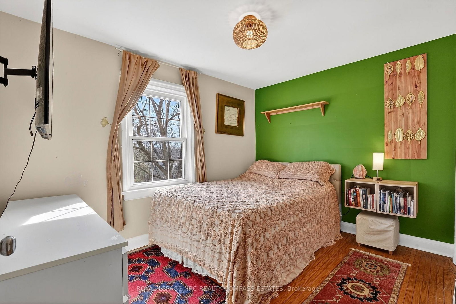 Detached House for sale at 31 Queen Mary Drive, St. Catharines, Ontario, L2R 2J3 - Downtown - MLS: X12945160