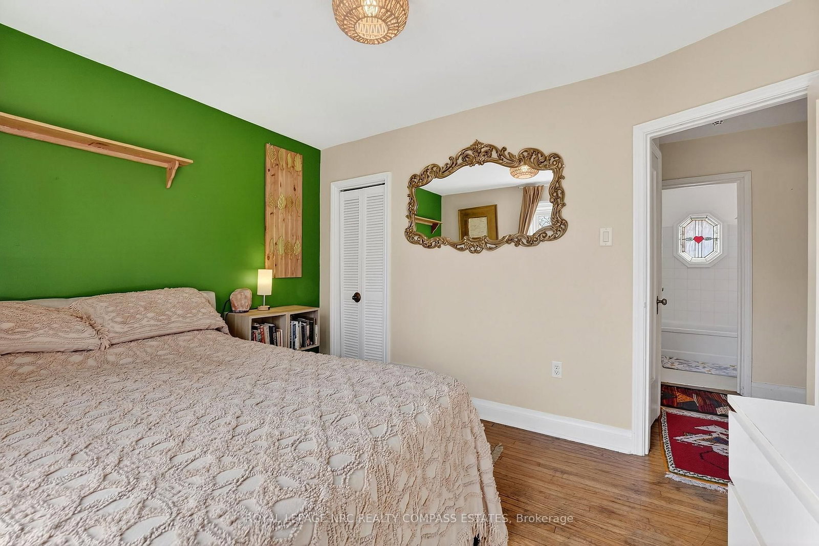 Detached House for sale at 31 Queen Mary Drive, St. Catharines, Ontario, L2R 2J3 - Downtown - MLS: X12945160