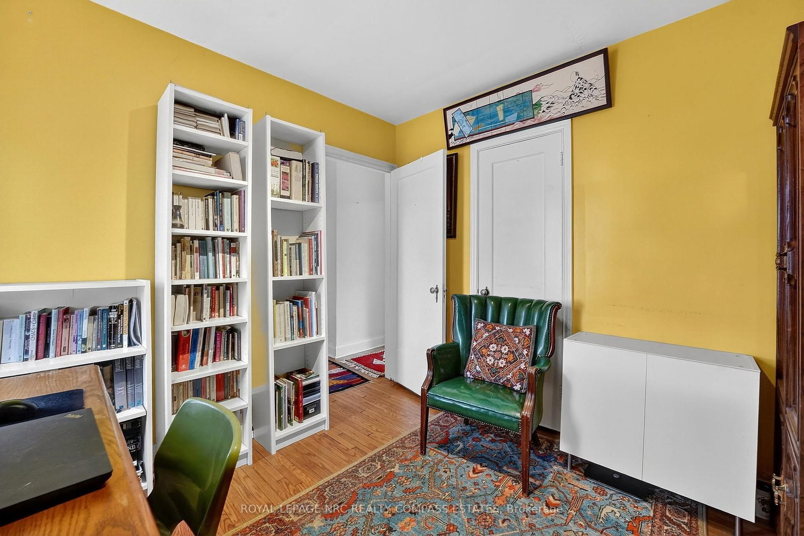 Detached House for sale at 31 Queen Mary Drive, St. Catharines, Ontario, L2R 2J3 - Downtown - MLS: X12945160