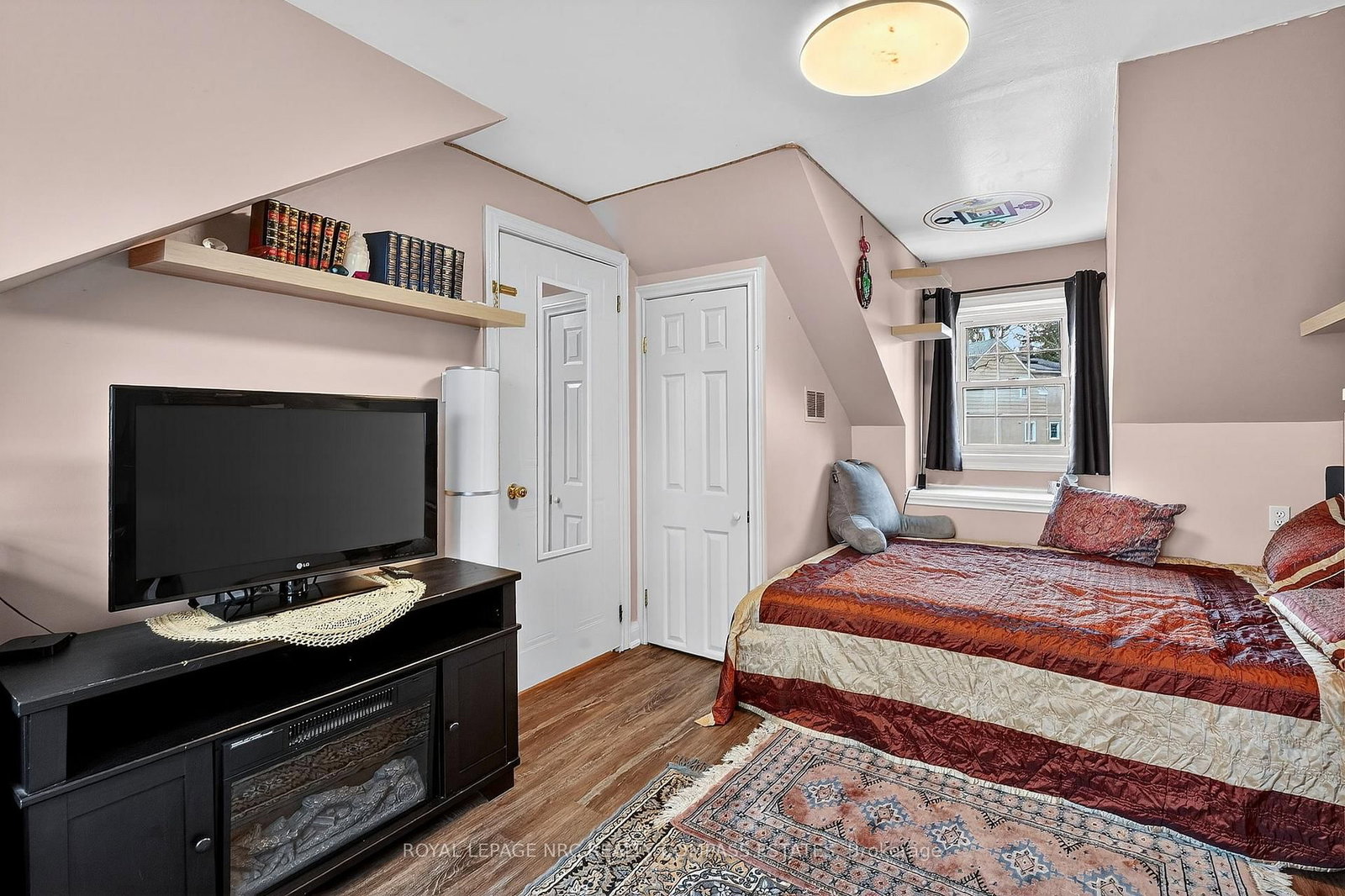 Detached House for sale at 31 Queen Mary Drive, St. Catharines, Ontario, L2R 2J3 - Downtown - MLS: X12945160