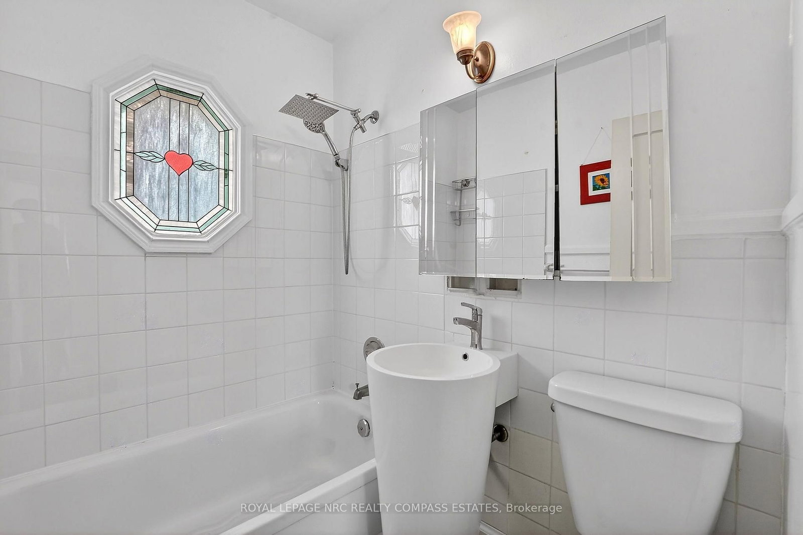 Detached House for sale at 31 Queen Mary Drive, St. Catharines, Ontario, L2R 2J3 - Downtown - MLS: X12945160