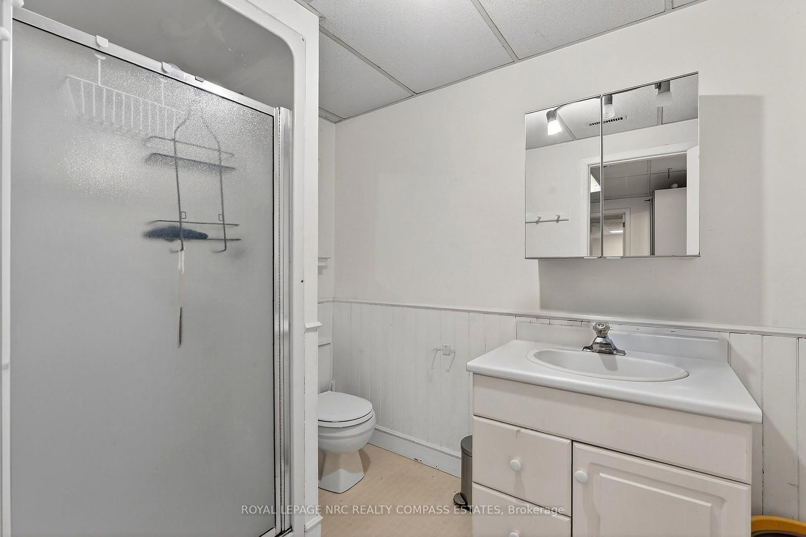 Detached House for sale at 31 Queen Mary Drive, St. Catharines, Ontario, L2R 2J3 - Downtown - MLS: X12945160