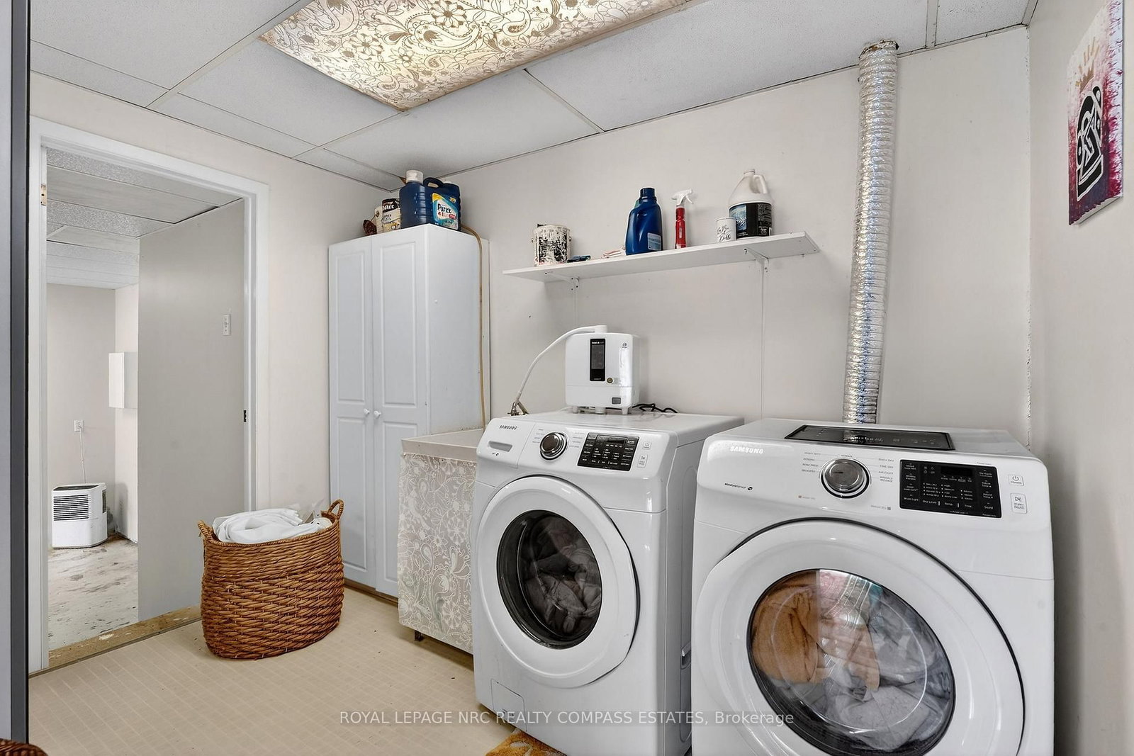 Detached House for sale at 31 Queen Mary Drive, St. Catharines, Ontario, L2R 2J3 - Downtown - MLS: X12945160