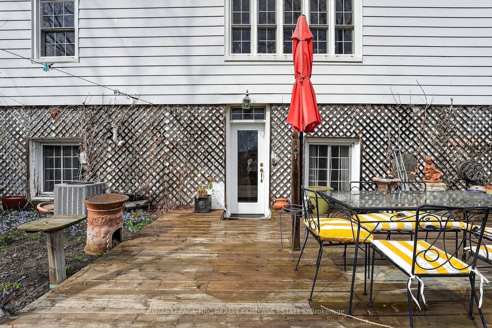 Detached House for sale at 31 Queen Mary Drive, St. Catharines, Ontario, L2R 2J3 - Downtown - MLS: X12945160