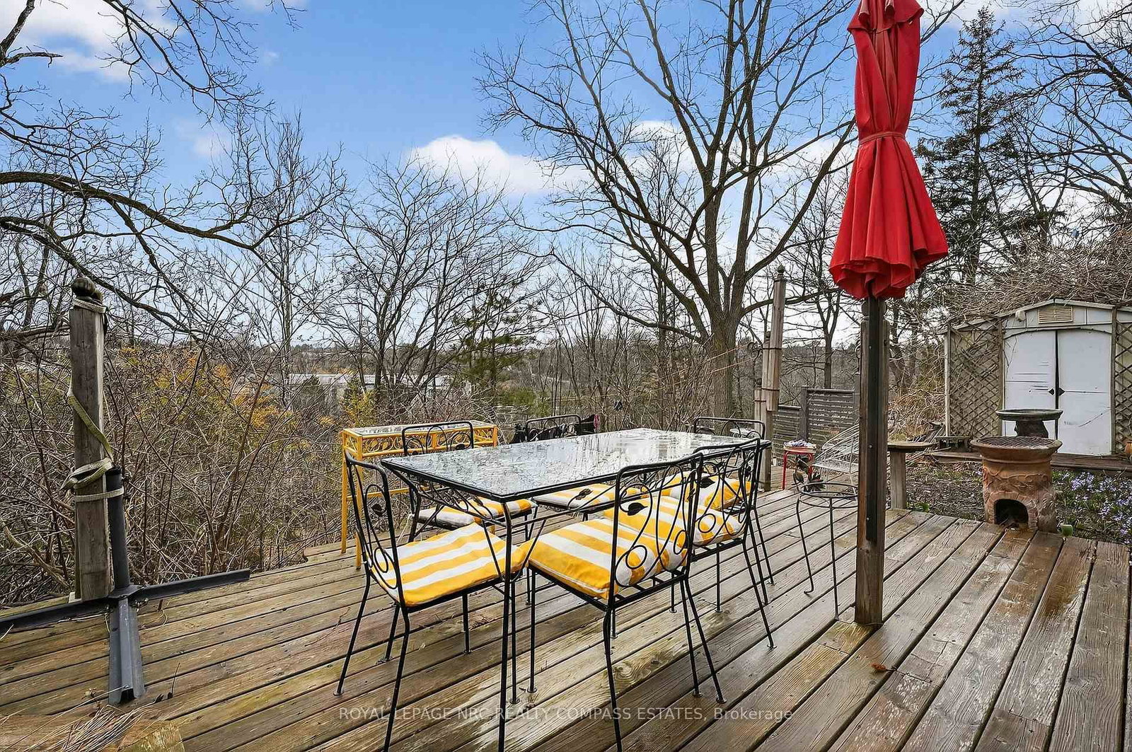 Detached House for sale at 31 Queen Mary Drive, St. Catharines, Ontario, L2R 2J3 - Downtown - MLS: X12945160