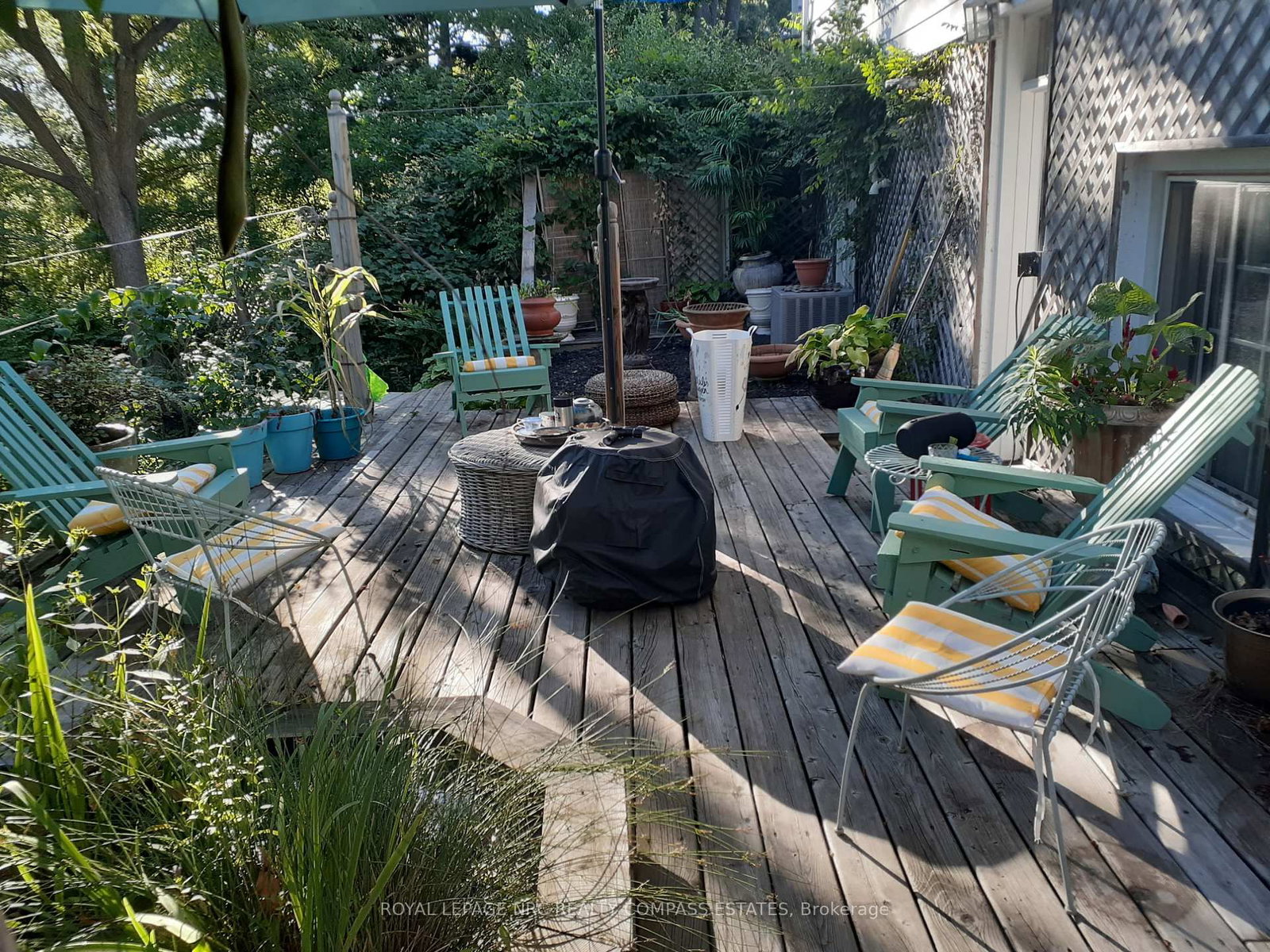 Detached House for sale at 31 Queen Mary Drive, St. Catharines, Ontario, L2R 2J3 - Downtown - MLS: X12945160