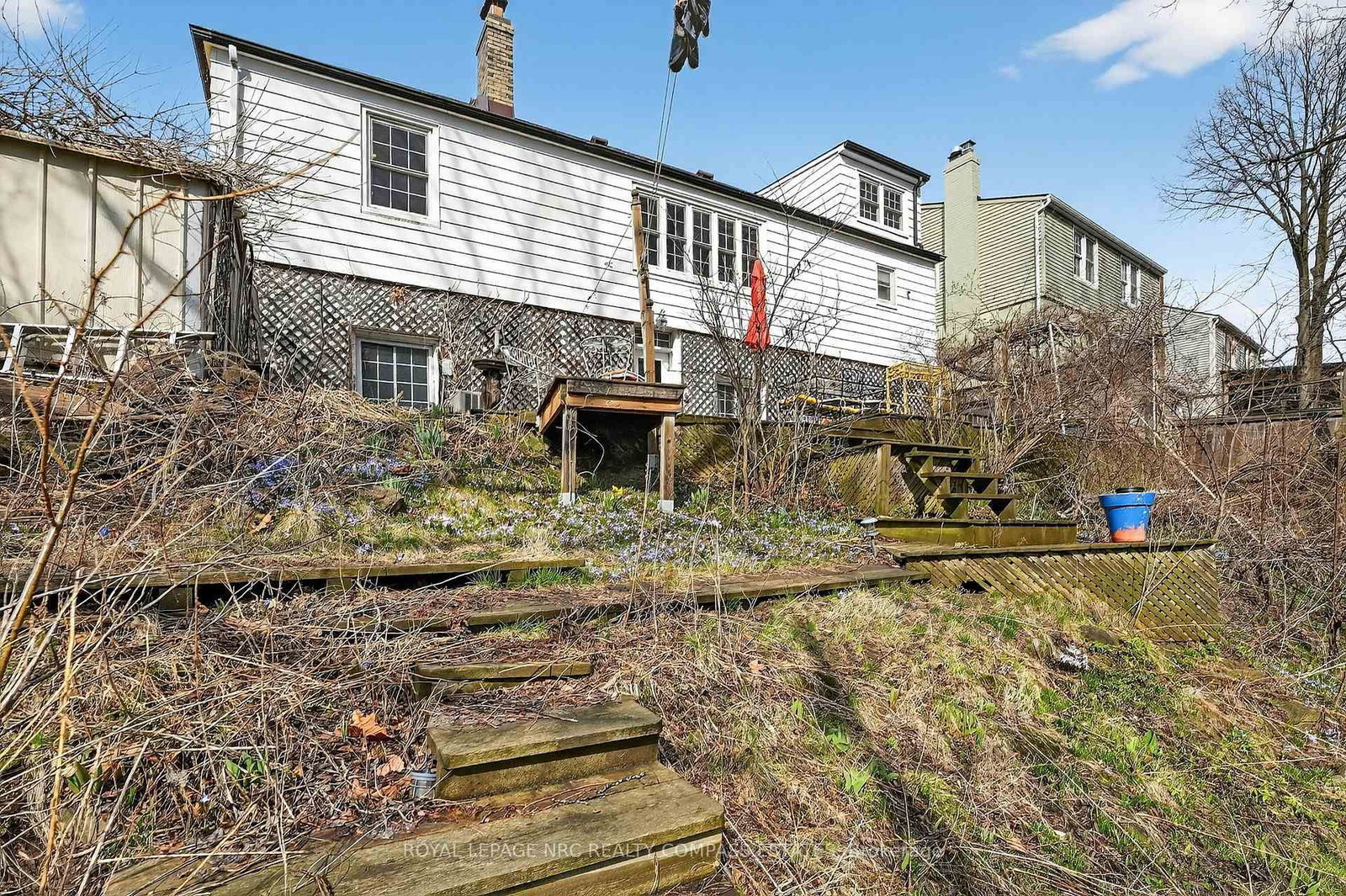 Detached House for sale at 31 Queen Mary Drive, St. Catharines, Ontario, L2R 2J3 - Downtown - MLS: X12945160