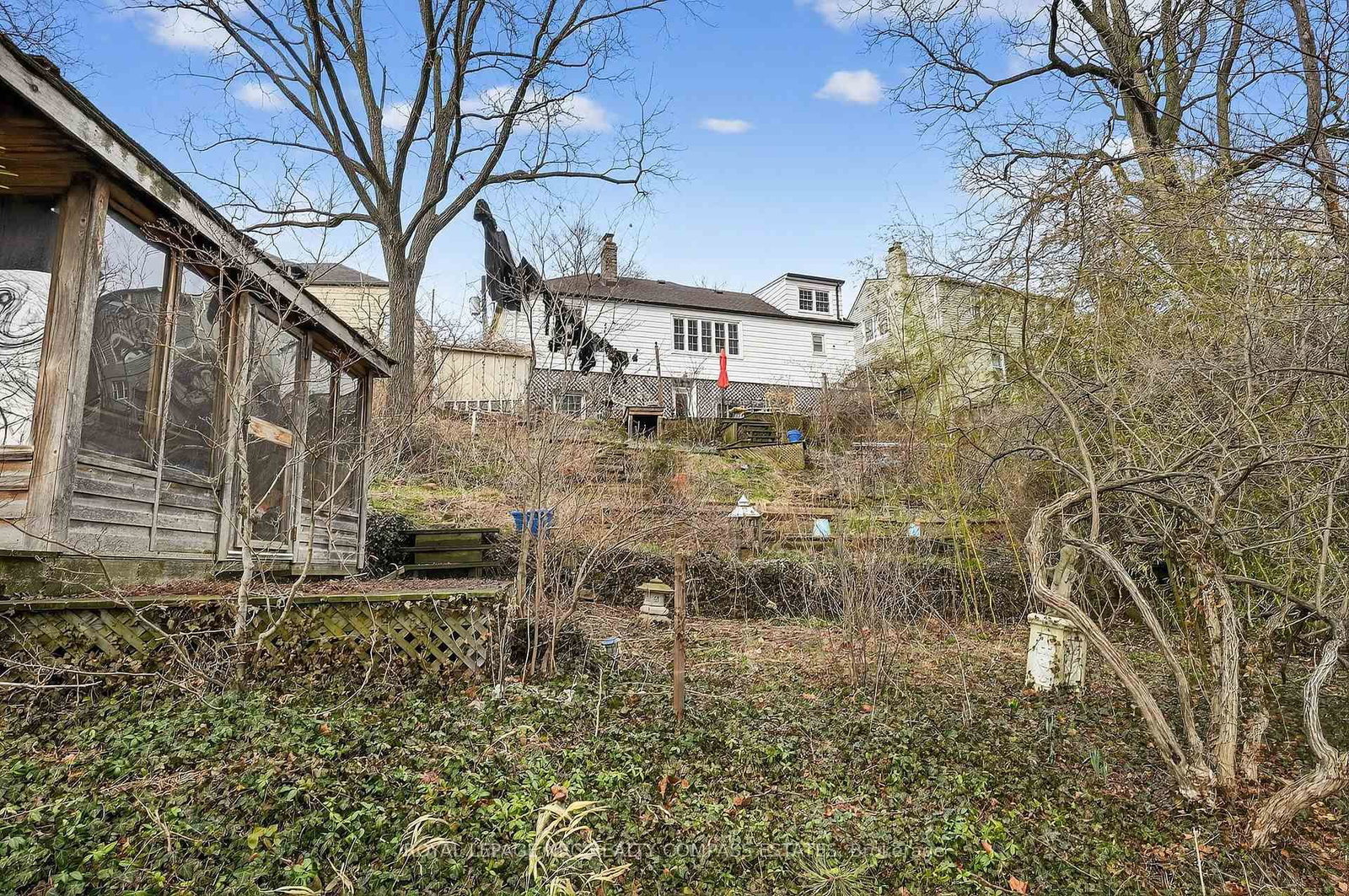 Detached House for sale at 31 Queen Mary Drive, St. Catharines, Ontario, L2R 2J3 - Downtown - MLS: X12945160