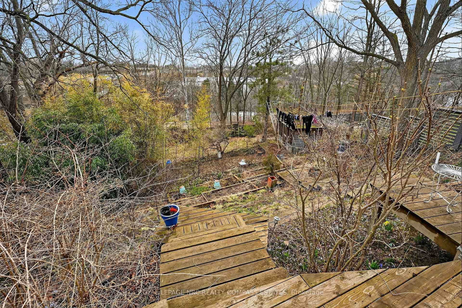 Detached House for sale at 31 Queen Mary Drive, St. Catharines, Ontario, L2R 2J3 - Downtown - MLS: X12945160