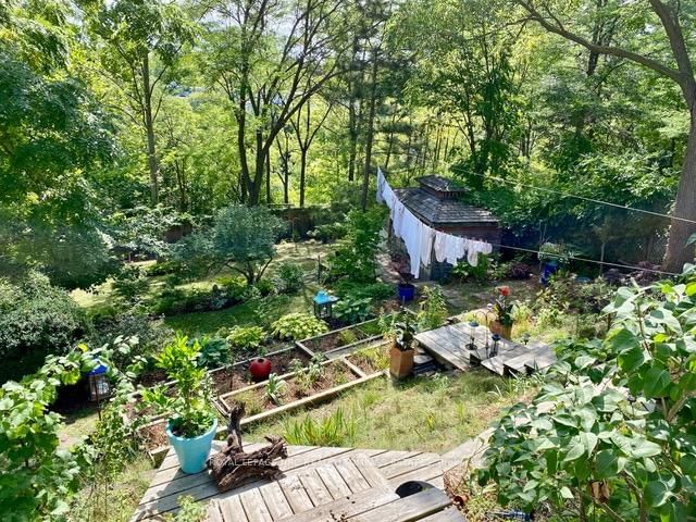 Detached House for sale at 31 Queen Mary Drive, St. Catharines, Ontario, L2R 2J3 - Downtown - MLS: X12945160