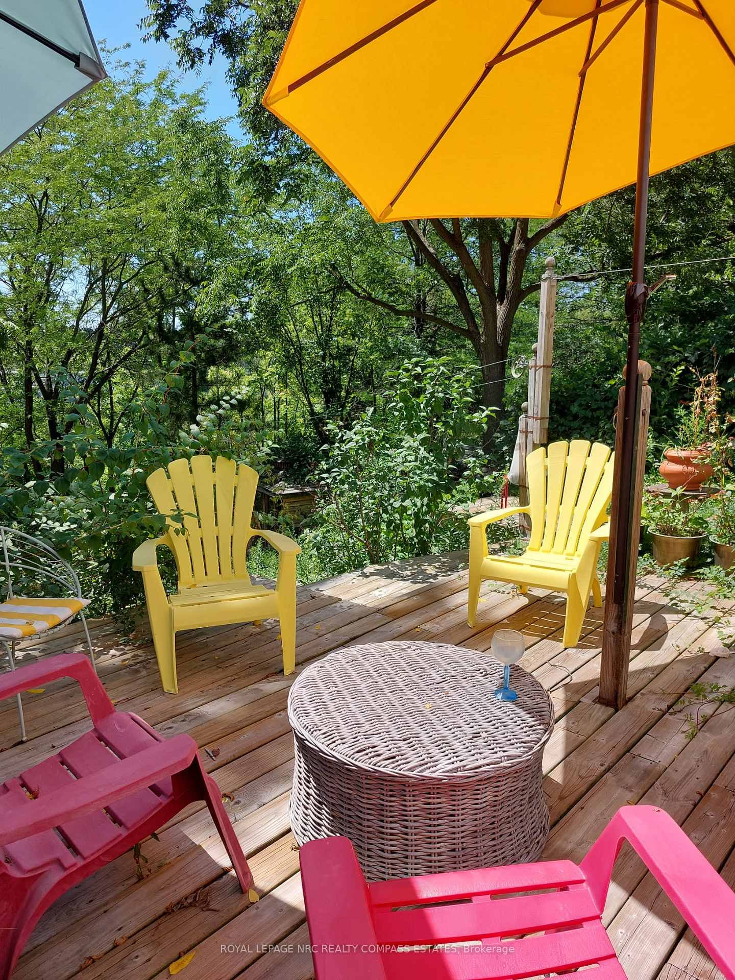 Detached House for sale at 31 Queen Mary Drive, St. Catharines, Ontario, L2R 2J3 - Downtown - MLS: X12945160