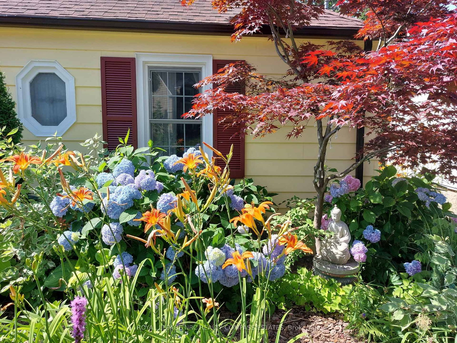 Detached House for sale at 31 Queen Mary Drive, St. Catharines, Ontario, L2R 2J3 - Downtown - MLS: X12945160