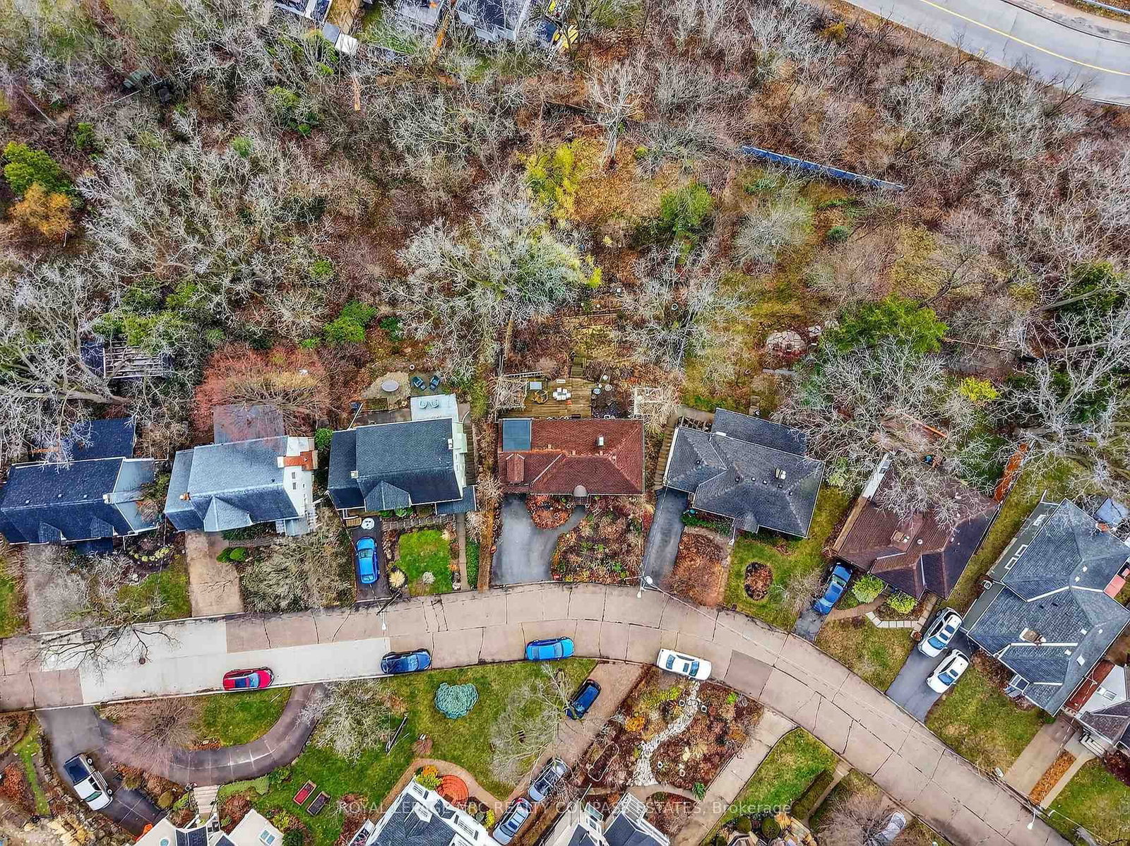 Detached House for sale at 31 Queen Mary Drive, St. Catharines, Ontario, L2R 2J3 - Downtown - MLS: X12945160