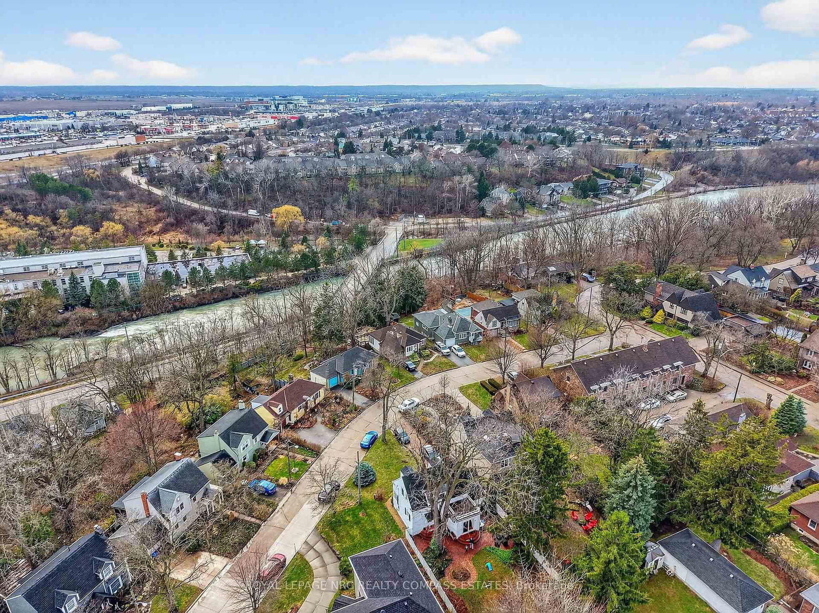 Detached House for sale at 31 Queen Mary Drive, St. Catharines, Ontario, L2R 2J3 - Downtown - MLS: X12945160