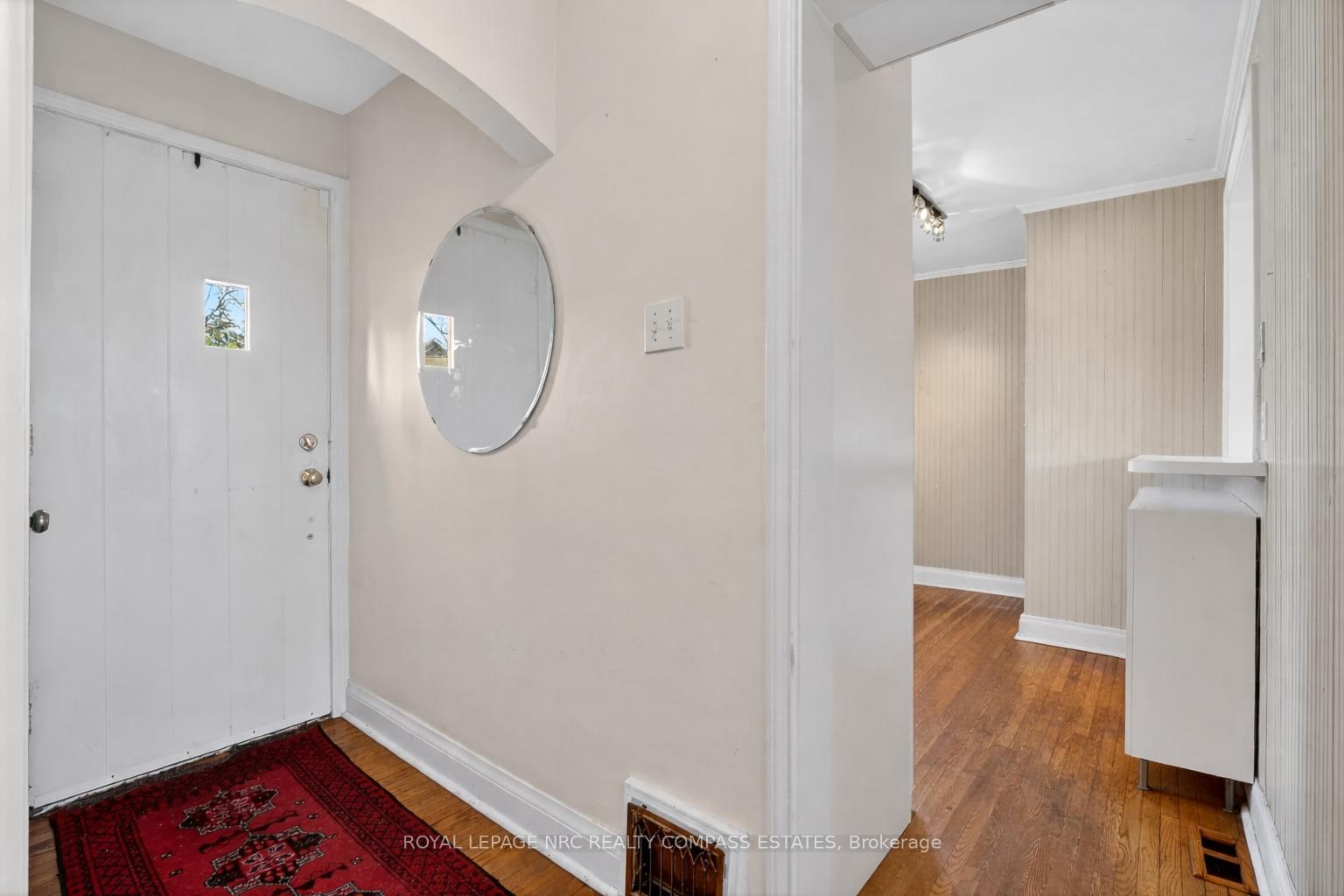 Detached House for sale at 31 Queen Mary Drive, St. Catharines, Ontario, L2R 2J3 - Downtown - MLS: X12945160