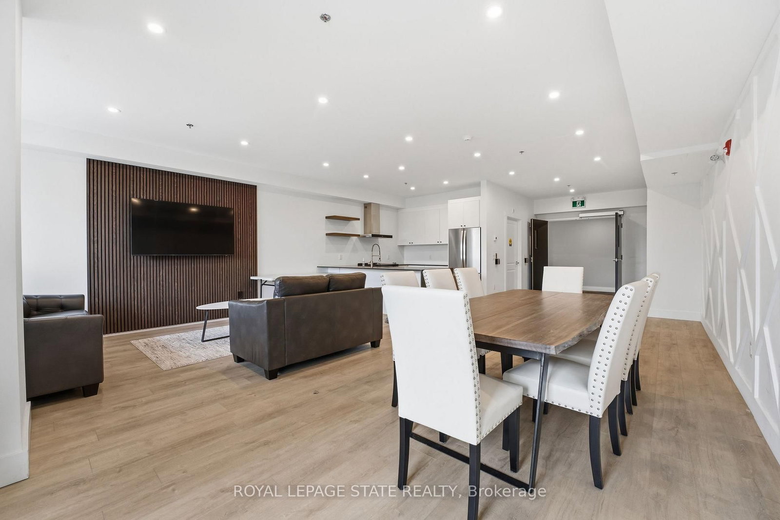 120 Springvalley Crescent, Unit 203 - Photo 18