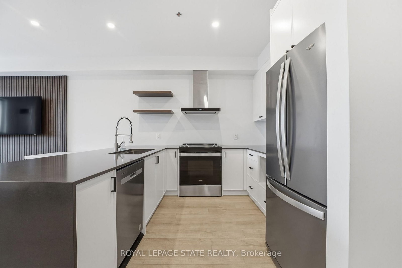 120 Springvalley Crescent, Unit 203 - Photo 6