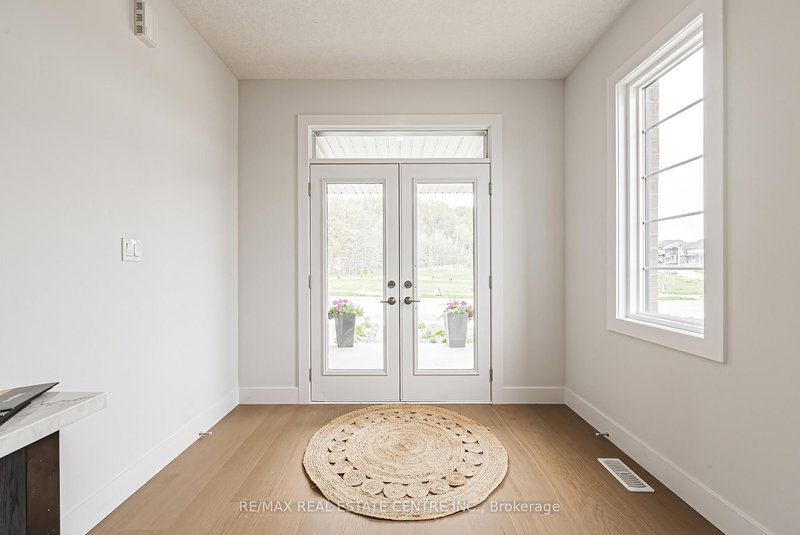 546 Benninger Dr, Kitchener, N2E 0C9 | Image 2