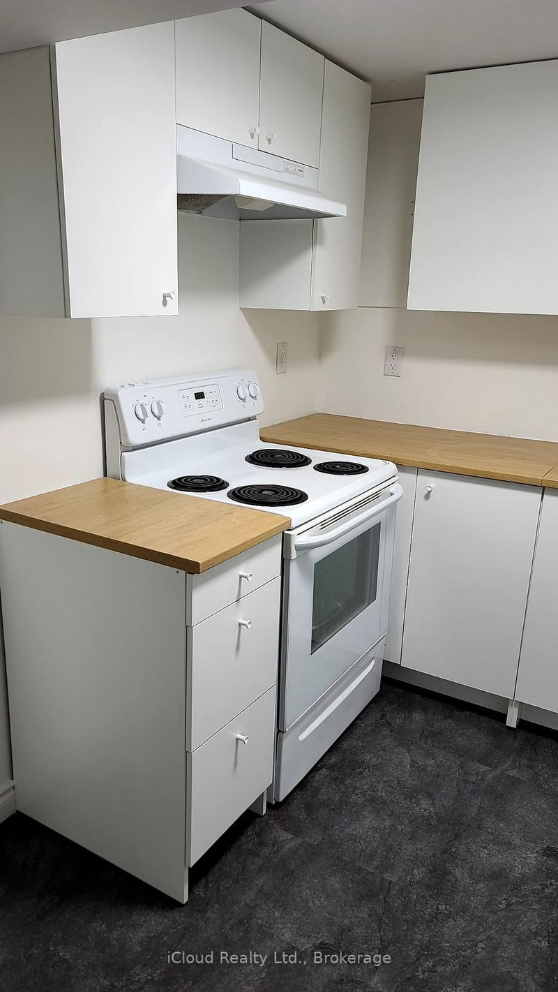 24 Chilton Dr, Hamilton, L8J 1M2 | Image 3