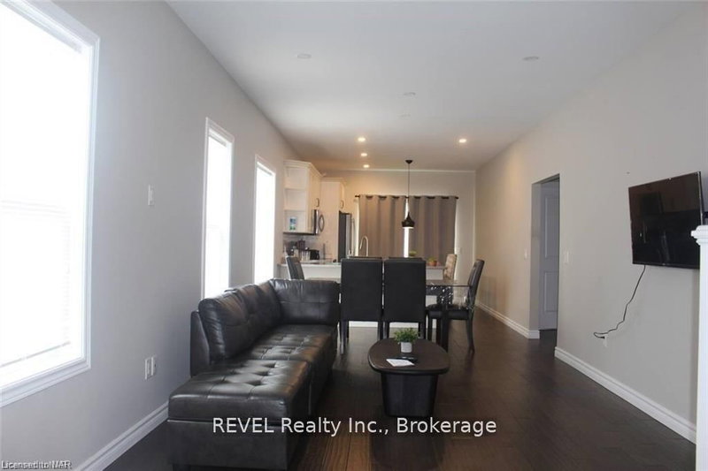 438 Mcalpine Ave N, Welland, L3B 1T3 | Image 3