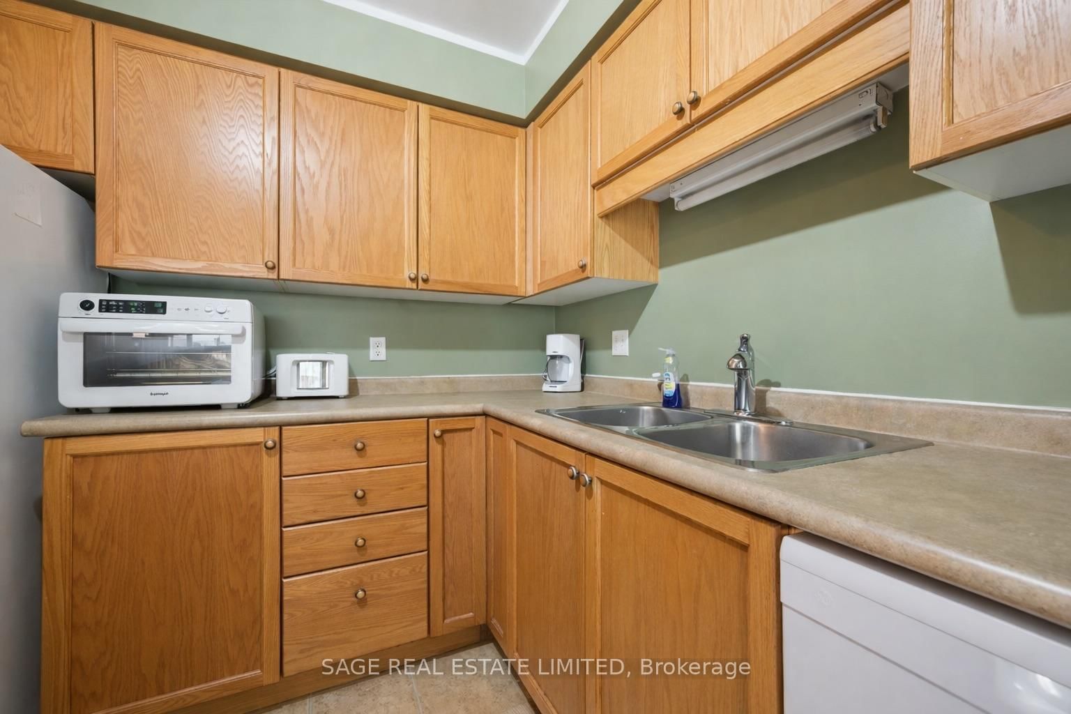 124 GOSLING Gardens, Unit 28 - Photo 9