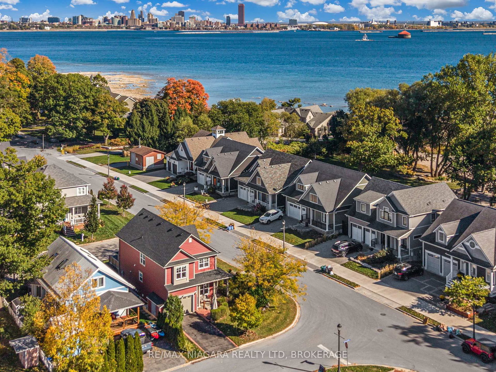 Detached House for sale at 750 Lakeshore Road, Fort Erie, Ontario, L2A 0B4 - Lakeshore - MLS: X12945706