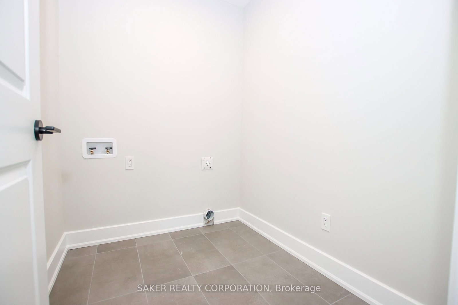 Townhouse for sale at 579 REGENT Street, Strathroy-Caradoc, Ontario, N0L 1W0 - Mount Brydges - MLS: X12945814