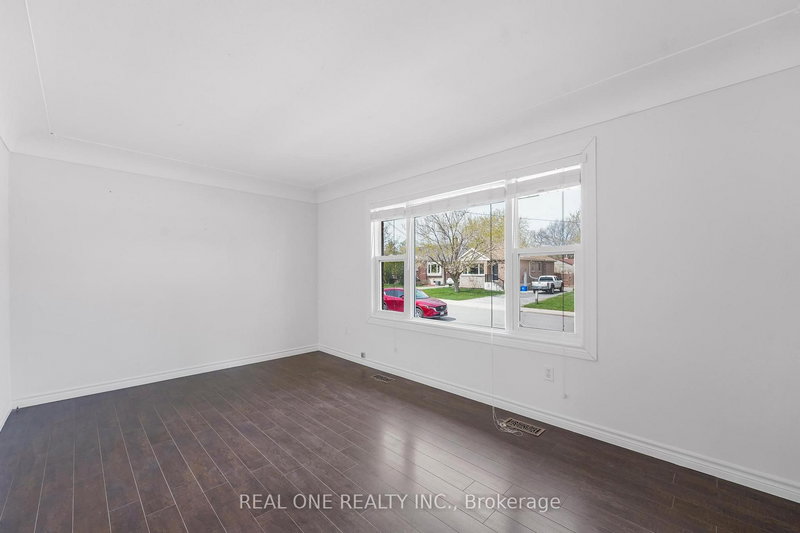 22 Halam Ave, Hamilton, L8V 1Z3 | Image 3