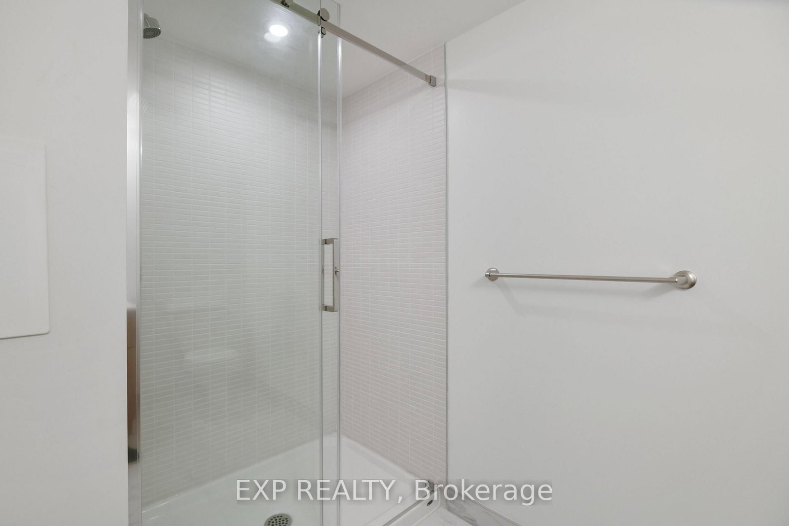19 ROBINSON Avenue, Unit 203 - Photo 14