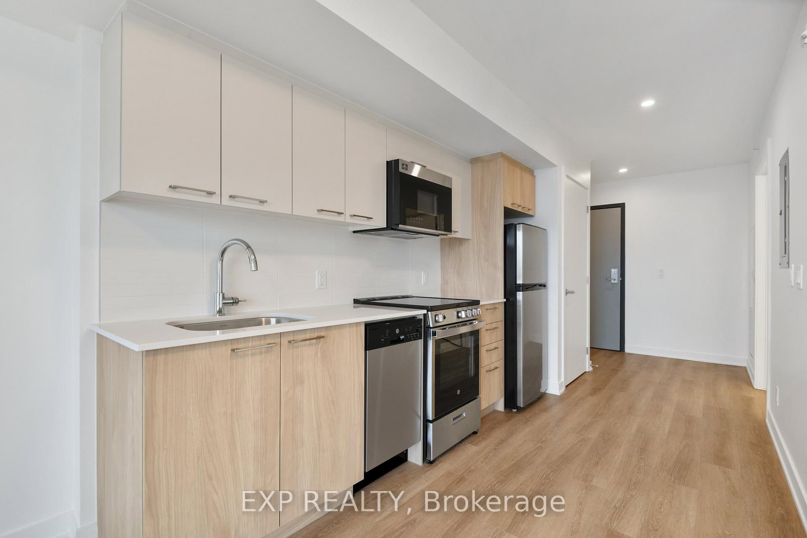 19 ROBINSON Avenue, Unit 203 - Photo 4