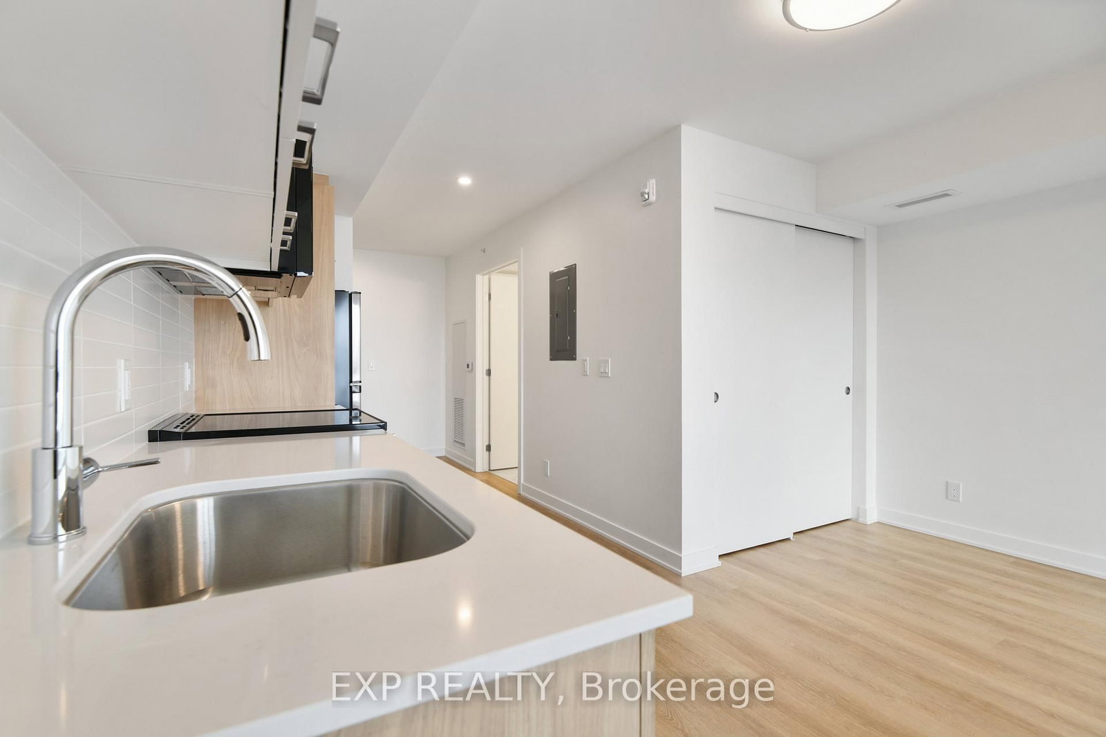 19 ROBINSON Avenue, Unit 203 - Photo 6