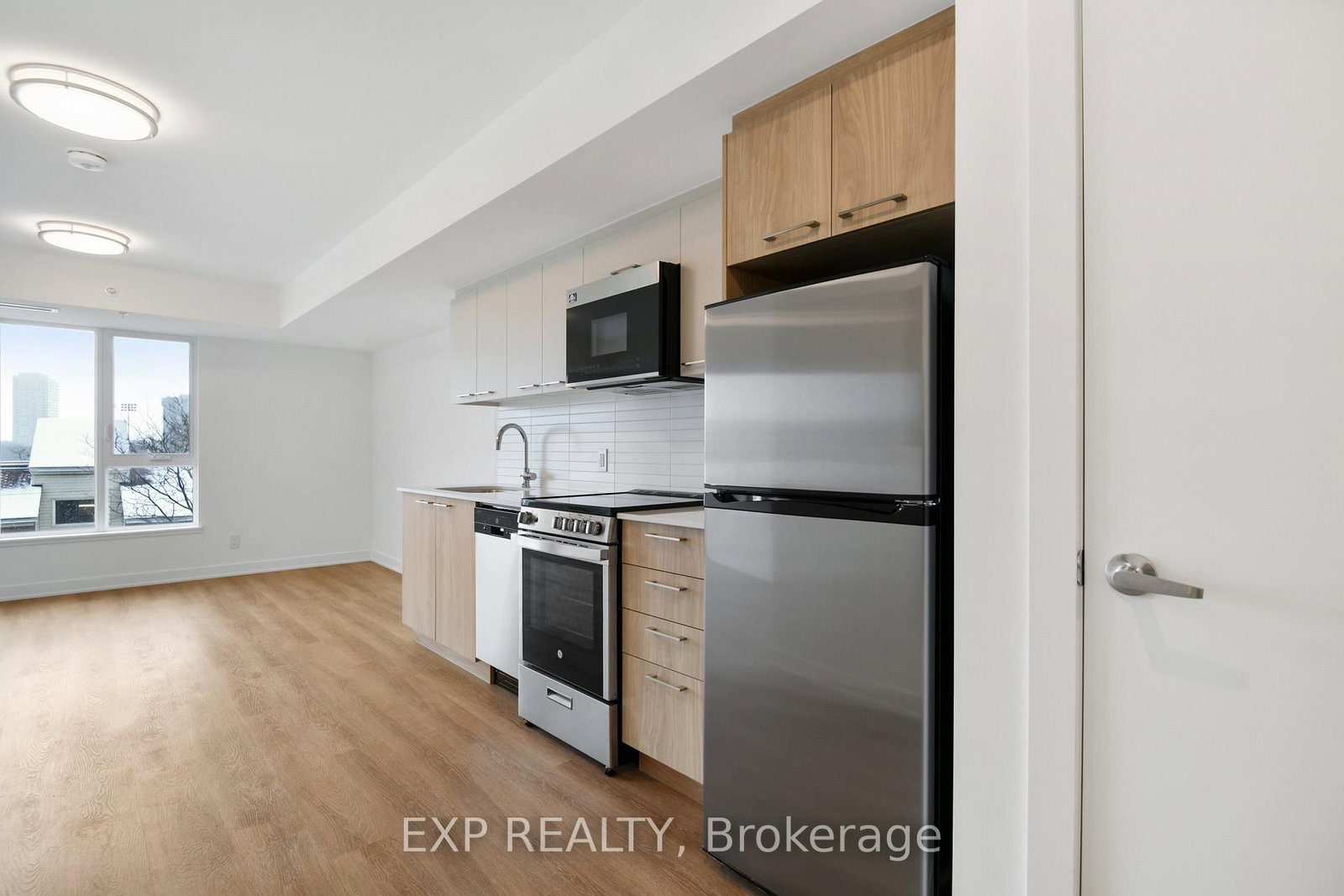 19 ROBINSON Avenue, Unit 203 - Photo 8