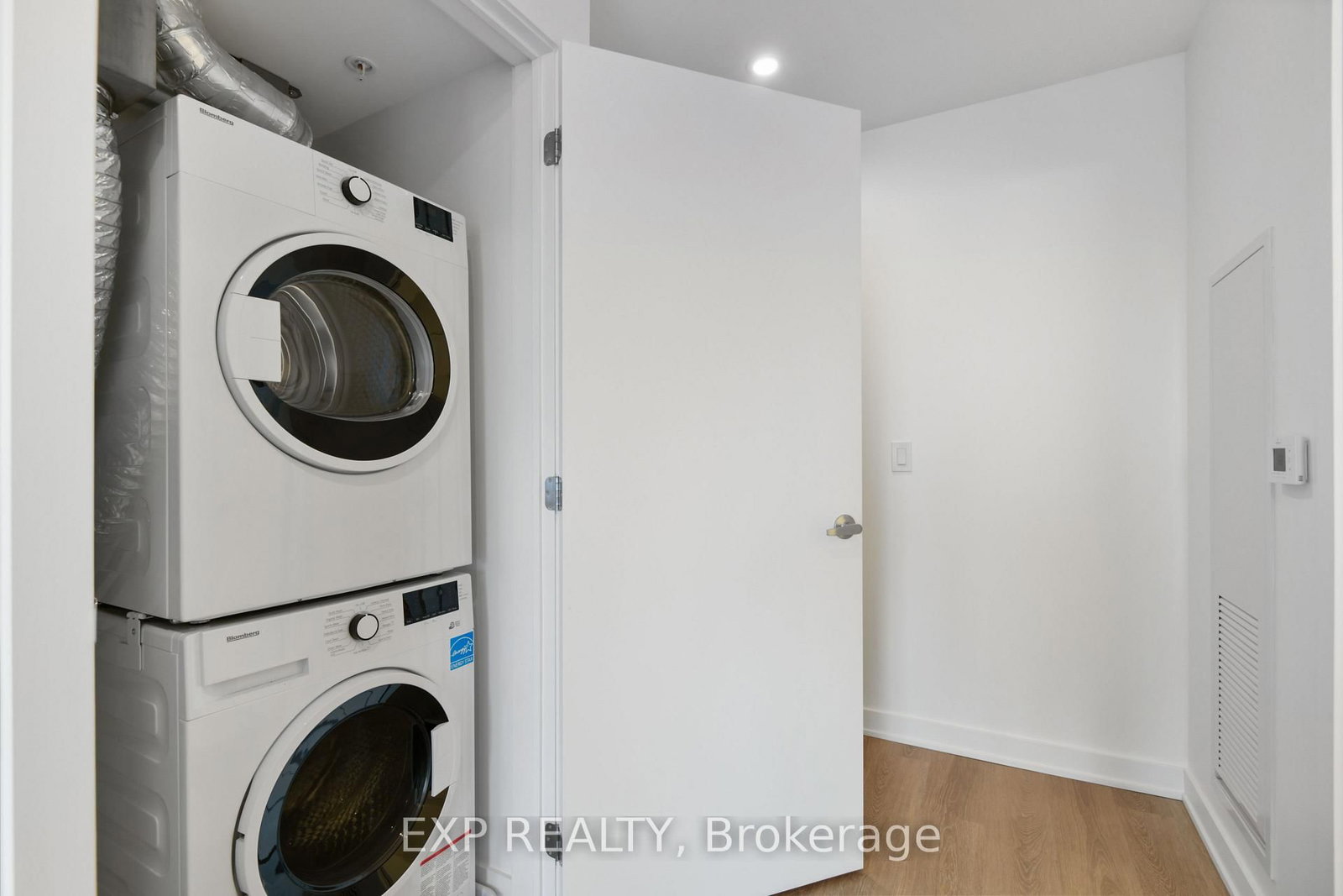 19 ROBINSON Avenue, Unit 203 - Photo 9