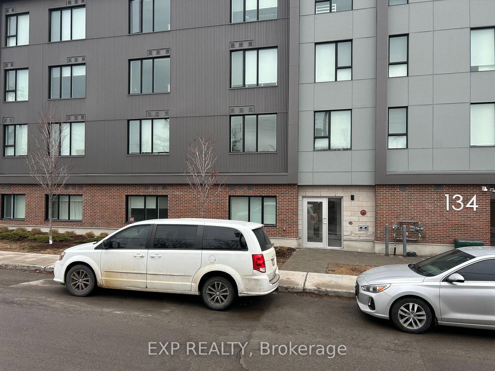 134 ROBINSON Avenue, Unit 302