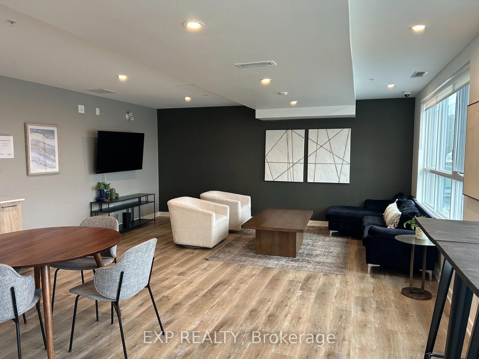 134 ROBINSON Avenue, Unit 302 - Photo 2