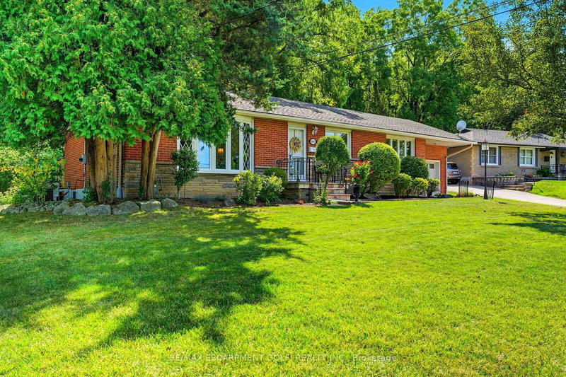 894 Bishop Pl, Hamilton, L9G 3E5 | Image 3