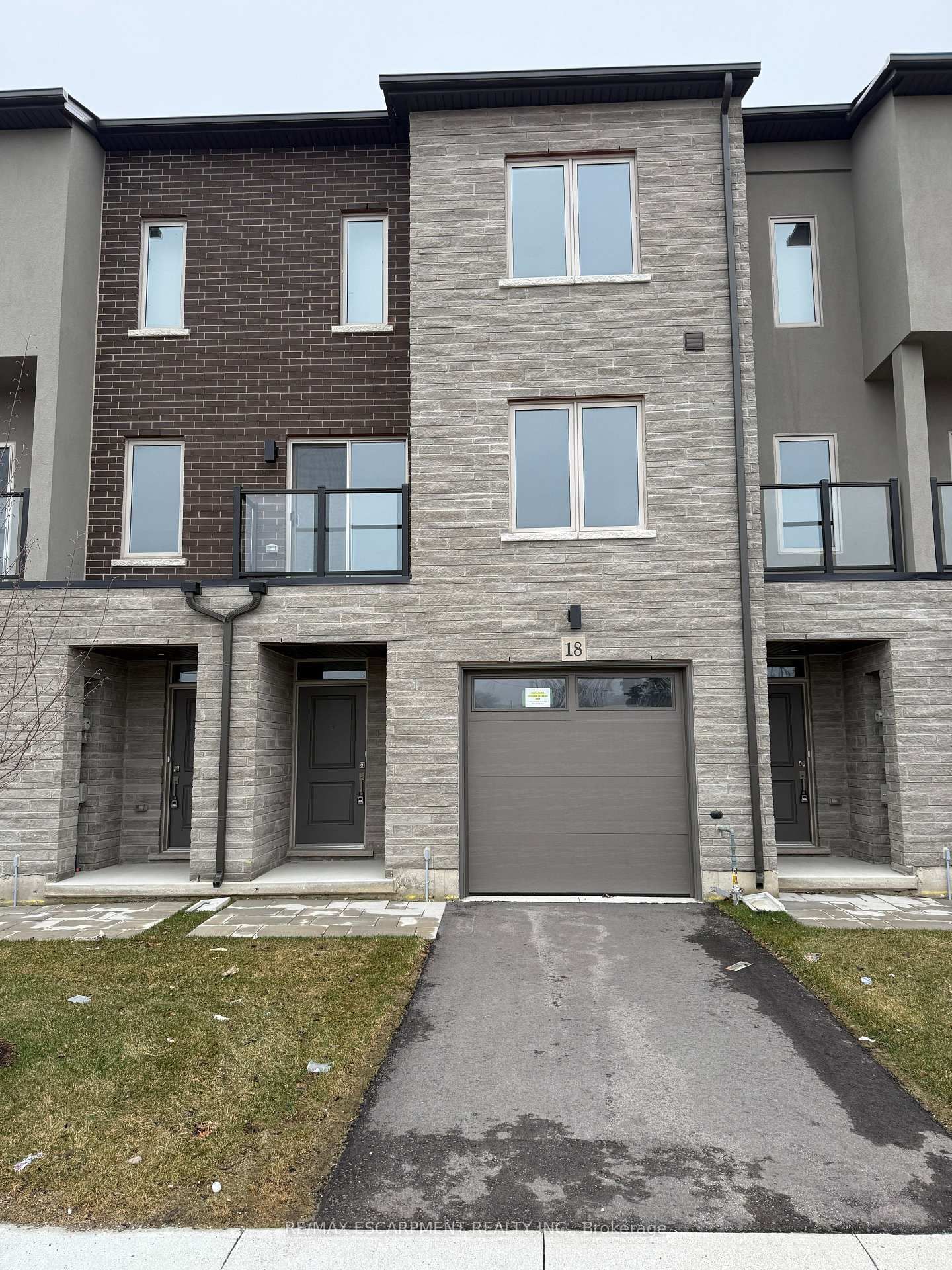 Townhouse for sale at 18 Clear Valley Lane, Hamilton, Ontario, L0R 1W0 - Mount Hope - MLS: X12946326