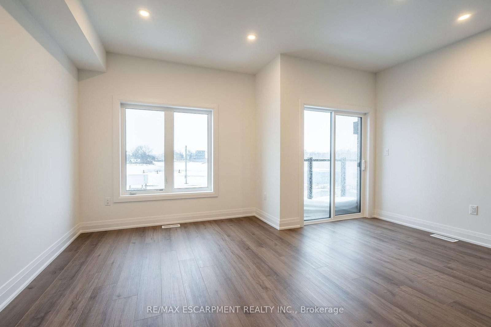 Townhouse for sale at 18 Clear Valley Lane, Hamilton, Ontario, L0R 1W0 - Mount Hope - MLS: X12946326