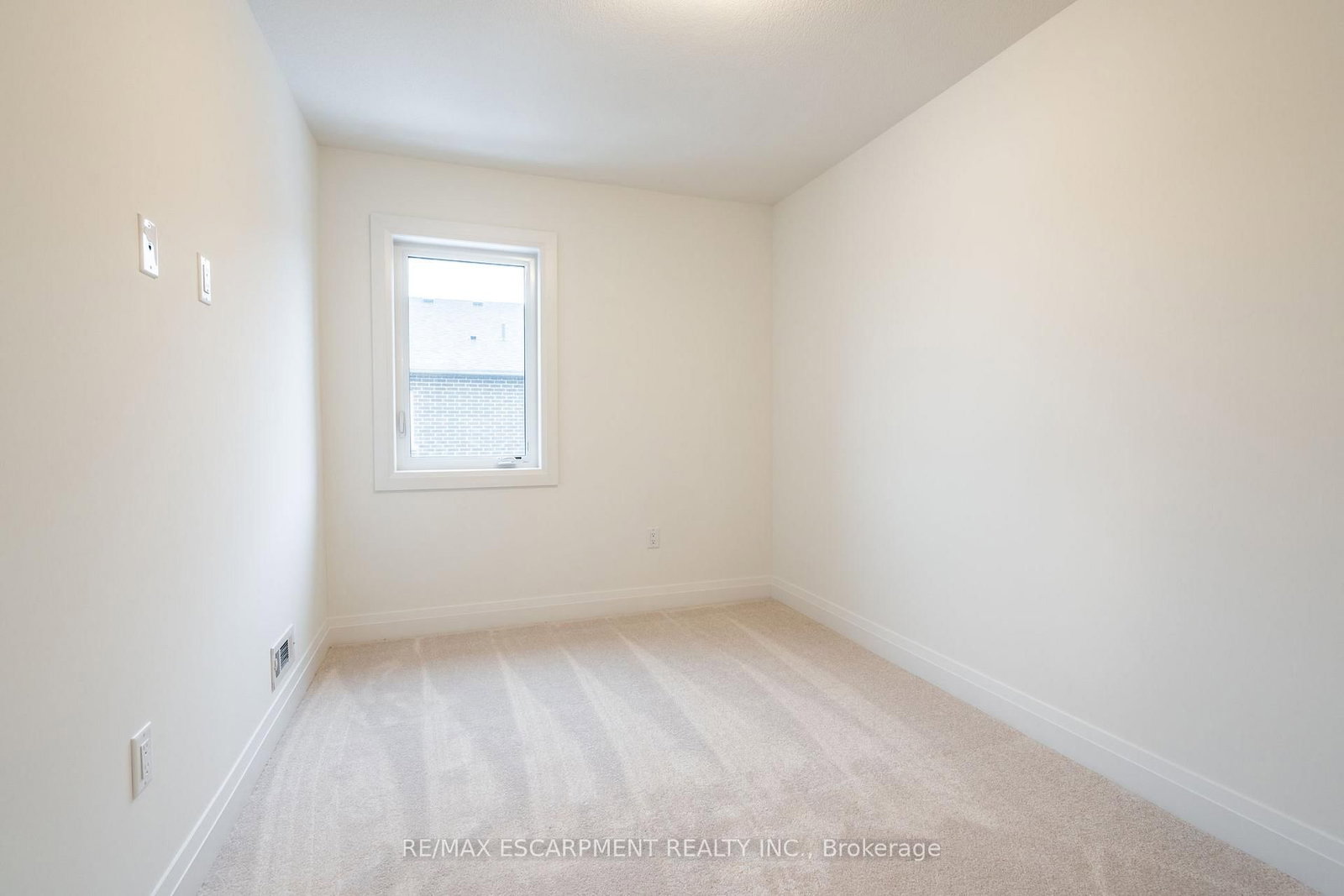 Townhouse for sale at 18 Clear Valley Lane, Hamilton, Ontario, L0R 1W0 - Mount Hope - MLS: X12946326