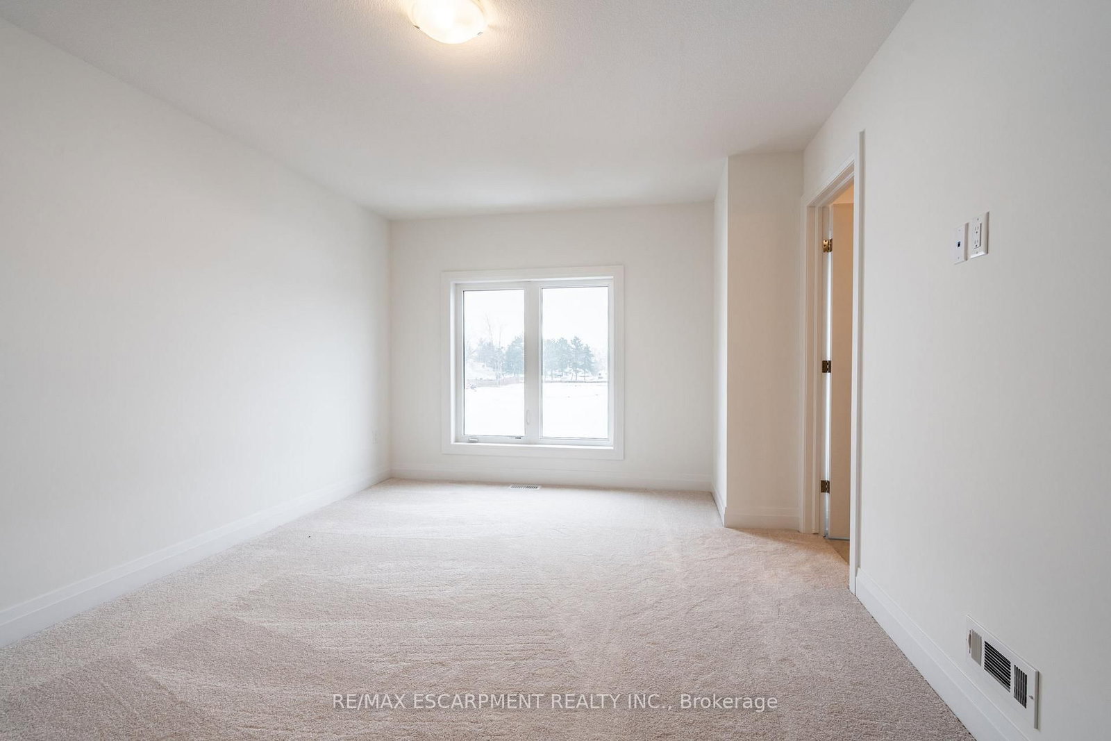 Townhouse for sale at 18 Clear Valley Lane, Hamilton, Ontario, L0R 1W0 - Mount Hope - MLS: X12946326