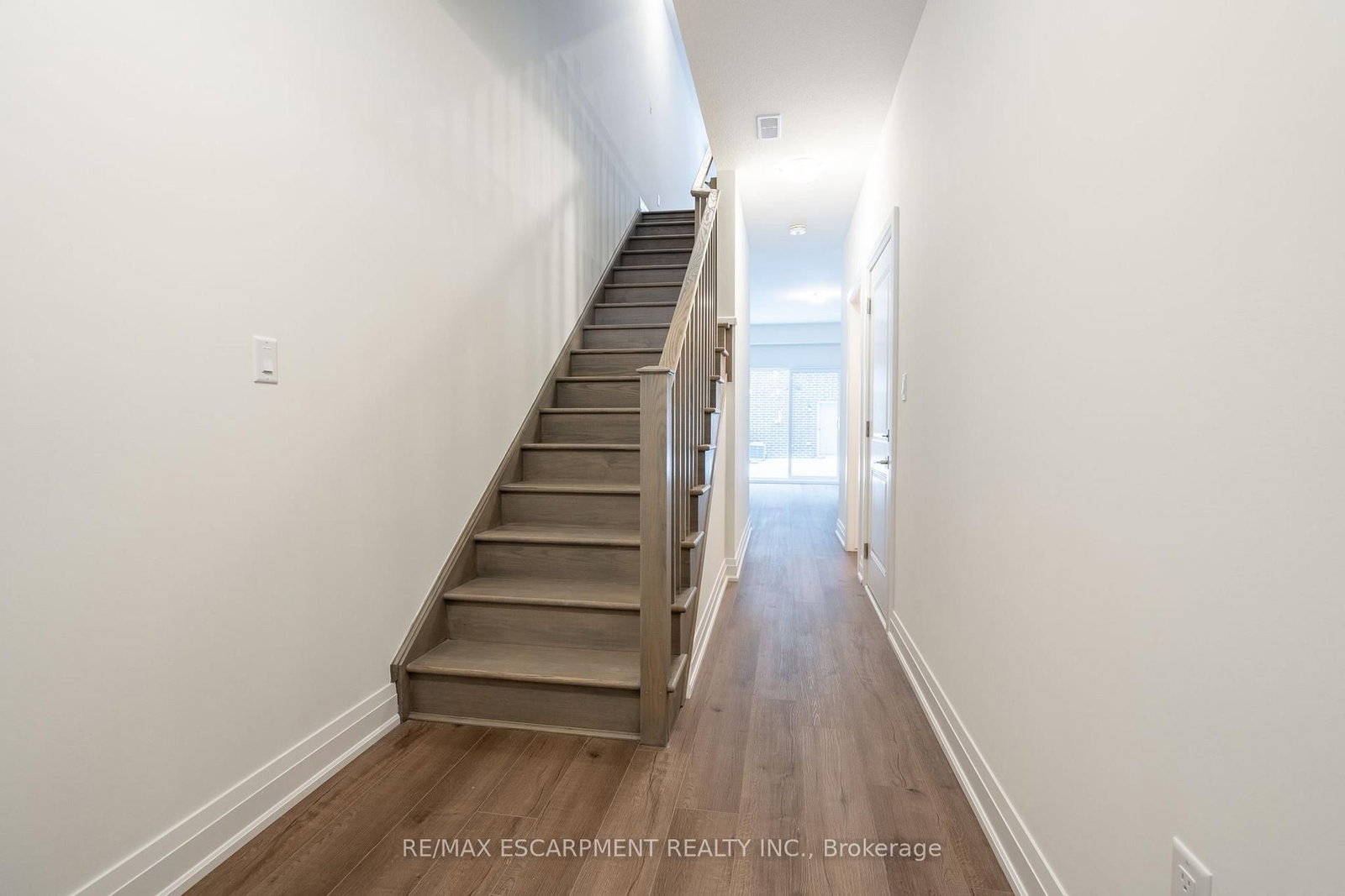 Townhouse for sale at 18 Clear Valley Lane, Hamilton, Ontario, L0R 1W0 - Mount Hope - MLS: X12946326